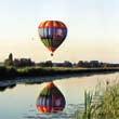 Het landen met een luchtballon is een recht, een luchtballon mag overal landen, hij is ontheven van de verplichting om te landen op een vliegveld.