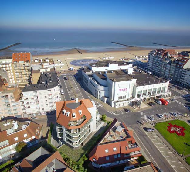 Perfect gelegen bij het Casino van Knokke, met open zichten op de zee en Canadasquare. Inpandige garages en privateve kelders.