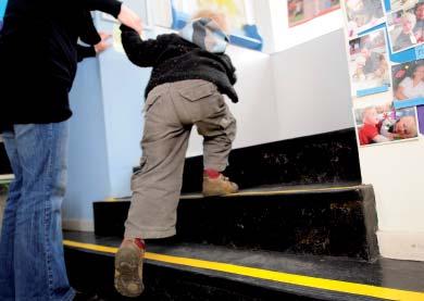 1. Een grote stap in het leven van je kind zich onveilig voelen omdat op school Nederlands gesproken wordt en thuis een andere taal zich trots voelen omdat hij groot wordt De soms tegenstrijdige