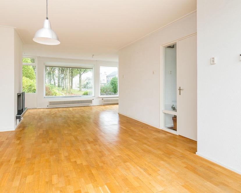 Kenmerken Soort Type Kamers Woonoppervlakte Perceeloppervlakte Inhoud eengezinswoning 2-onder-1-kapwoning 7 186 m² 499 m² 661 m³ Bouwjaar 1970