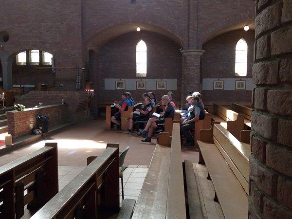 Duitse pelgrims bezoeken H.H. Petrus- en Pauluskerk Op zaterdag 12 mei 2018 heeft een groep van 20 Duitse pelgrimsgangers een bezoek gebracht aan de H.H. Petrus- en Pauluskerk in Middelburg.
