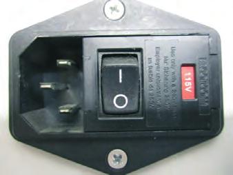 7. Assemblage en installatie 7.1 Installatie Neem de Thermo-Seal Y151 uit de doos en plaats de machine op een stabiele werktafel in de nabijheid van een geaarde contactdoos. 7.2 Elektrische aansluiting De Thermo-Seal Y151 wordt met het meegeleverde netsnoer aangesloten op het elektriciteitsnet (230 V wisselstroom).