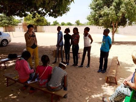 «Sing for Sénégal» Een groep van Fac-vrienden uit Leuven : Arno, Lieselot, Fransisca, Donkor, Ekaterina, Mumulides, Habiba, Ayman en CHARLOTTE, initiatiefneemster van deze happening, hebben op 10