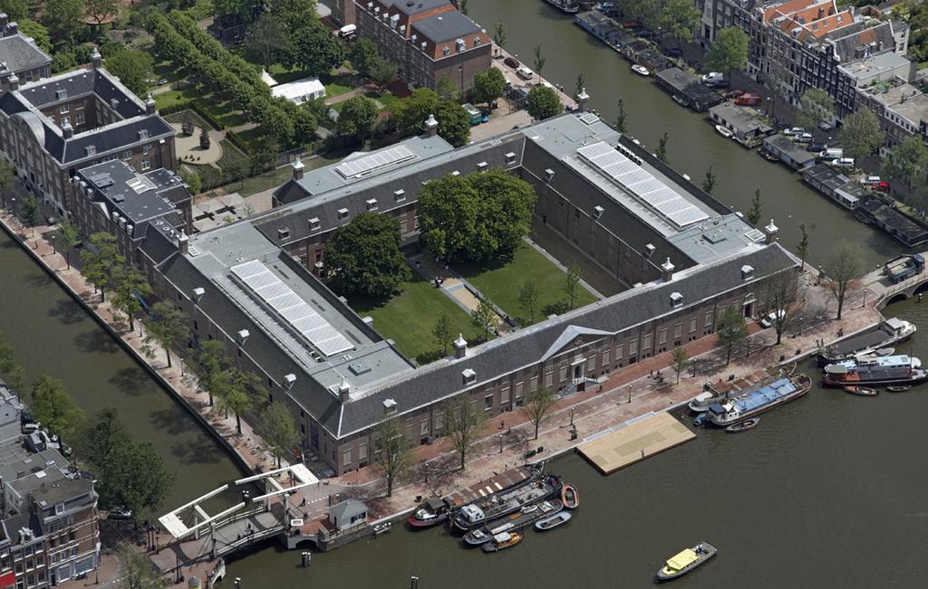 Museum Hermitage Amsterdam De Hermitage in Sint Petersburg heeft een collectie van drie miljoen kunstvoorwerpen, te veel om daar te laten zien.