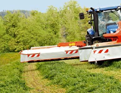 Via één hydraulisch stuurventiel wordt de maaier op de kopakker uitgeheven.