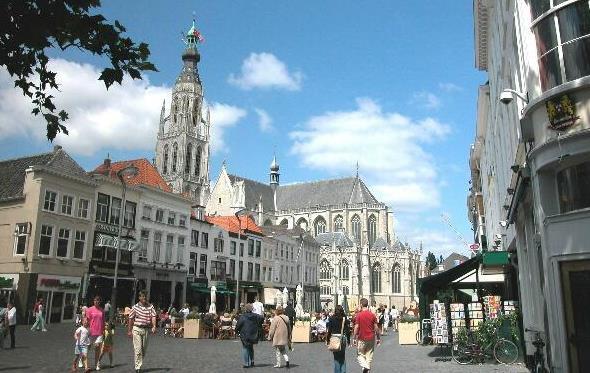 Situering De gemeente Breda telt momenteel ruim 185.000 inwoners. Sinds de gemeentelijke herindeling in 1997 behoren ook de kerkdorpen Ulvenhout, Bavel, Prinsenbeek en Teteringen tot Breda.