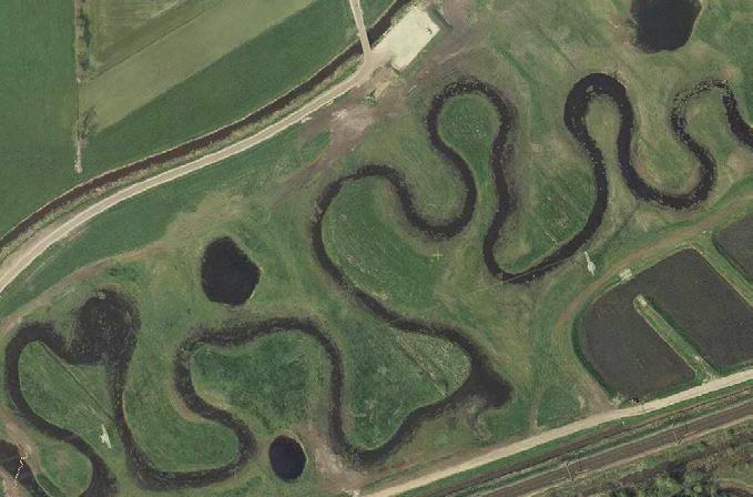 DEEL FIG 8 HERSTELD DEEL VAN HET OUDE DIEP Luchtfoto van een recent hersteld deel van het Oude Diep tussen Hoogeveen en Fluitenberg.