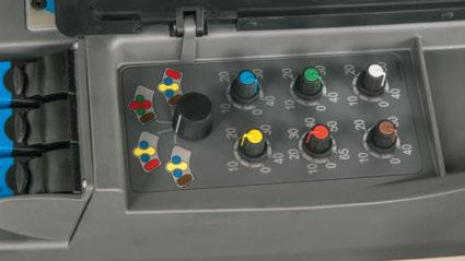 Via knoppen op de comfortabele multifunctionele joystick hebt u alles onder controle: achterhef, hydrauliekventielen, cruisecontrol en motortoerentalregeling.
