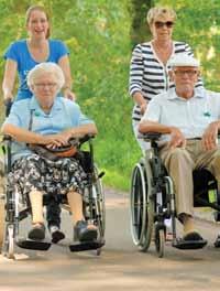 De Vakanties Vakanties voor ouderen met een lichamelijke handicap ACCOMMODATIES Allegoeds Groepshotel, 8 juni 15 juni Hotel Merlinde, Breda 7 sept. 14 sept. 21 dec. 28 dec. (Kerst) Lees op blz.