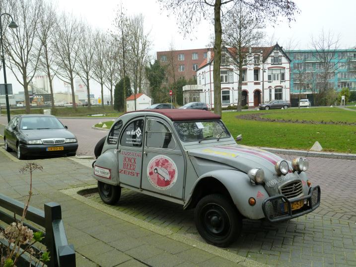 mogelijk is deze sloten te verwijderen en deze fietsen ook op te slaan op het Lombokterrein. Het is mooi dat er werk gemaakt wordt om de omgeving van het station goed te organiseren.