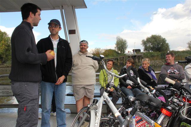 fietstocht over water en