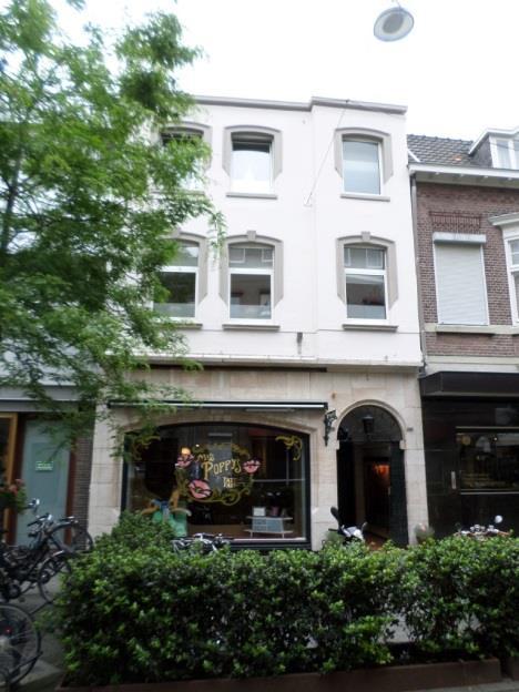 OBJECT PASSANTENSTROOM METRAGE HUURSTROMEN VRAAGPRIJS Oranje Nassaustraat 14 Heerlen Dit woon-/winkelobject dateert uit 1905 en is gelegen in het centrum van Heerlen en heeft een frontbreedte van ca.