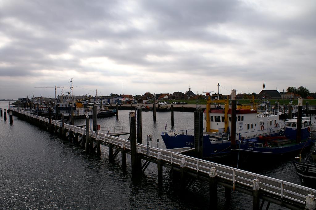 Planbeschrijving Bruinissepolder, Vluchthaven Zijpe, Stoofpolder tot Bruinisse PZDT-R-11258 ontw. Verbetering Steenbekleding sluis, één gedeelte voor 'langparkeren'.