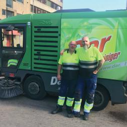 Als je dan door die zee van plastic glazen naar je slaapplaats slentert, is het goed om te weten dat zich voortdurend