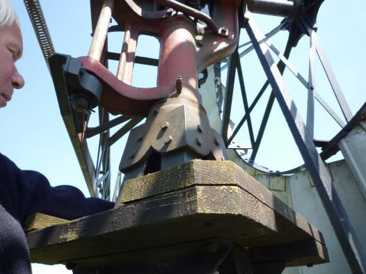 De toren maakt deel uit van het project Monumentale Waddenzeebakens. Amerikaanse windmotor Hartwerd De as van deze windmotor was gebroken.