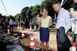 Het publiek kreeg een andere uitdaging die tot zweetdruppeltjes leidde: tweetallen moesten samen tot drie tellen, beurtelings een ander cijfer in een andere taal, en later alleen nog maar met