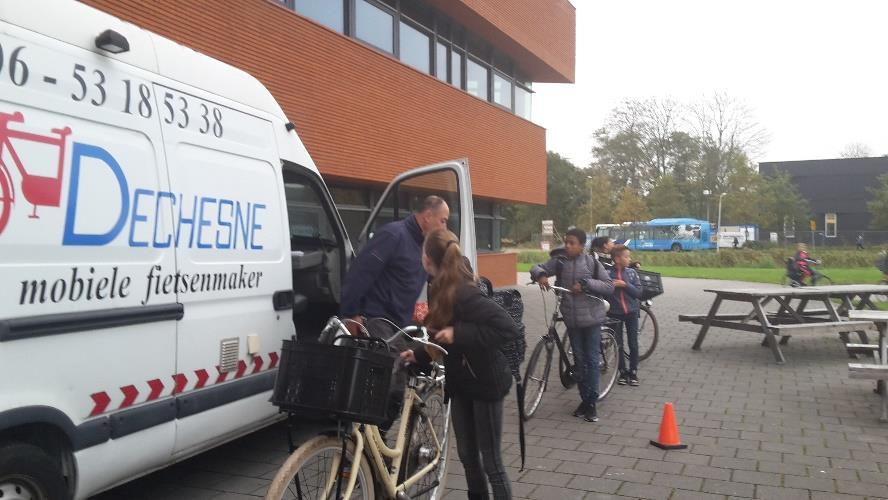 FIETS APK Via Veilig Verkeer Nederland krijgen wij elk jaar de kans om de fietsen van de eerste klassen te laten inspecteren.