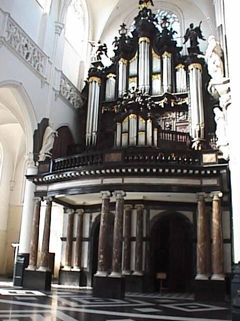 Jan Van Mol werd in 1992, na het ontslag van organist Lode Quadens en op voorstel van Frans Dubois, als titularis-organist aangesteld.