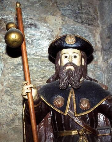 Wij aten een sint-jacobsschelp in een restaurantje vóór de kathedraal en kregen de schelp als aandenken. Hoe werd de schelp symbool voor de bedevaart? Een ridder volgde op weg naar Compostela de kust.