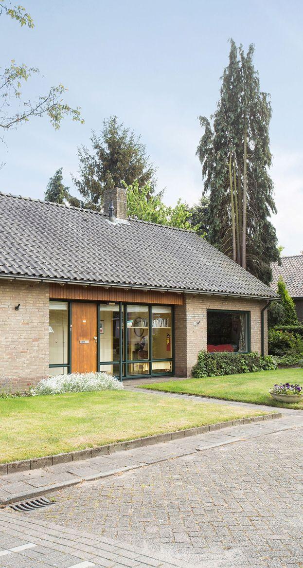 4 franksweegersmakelaardij.nl Beschrijving De royale vrijstaande bungalow met een multifunctionele praktijk- c.q.