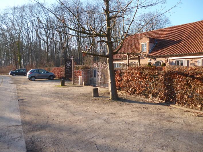 Hiernaast liggen er meerdere interessante horecagelegenheden in de omgeving, boerderijen die streekproducten aanbieden en bijzondere hoeves zoals