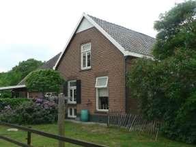 De woonboerderij is gebouwd in 1922, waarna in 2000