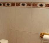 Het toilet (2008/09) is zeer verzorgt met volledig betegelde wanden.