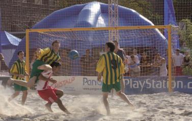 BEACHSOCCER Beachsoccerdoelen W&H- beachsoccerdoel (550x220 cm) Aluminium voetbaldoel van 550x220 cm met horizontale netstang.