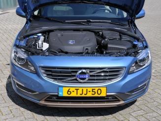 Specificaties Volvo V60 D4 Summum Maten en gewichten Lengte x breedte x hoogte Wielbasis 463 x 187 x 148 cm 278 cm Gewicht Aanhanger Aanhanger geremd 1.482 kg 750 kg 1.