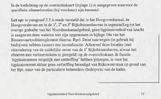 In het Binnenvaartpolitiereglement is voor IJmuiden in bijlage 14 alleen sprake van een ligplaats verbod voor de Binnen en Buitentoeleidingskanalen en de Binnen en Buitenspuikanalen naar de