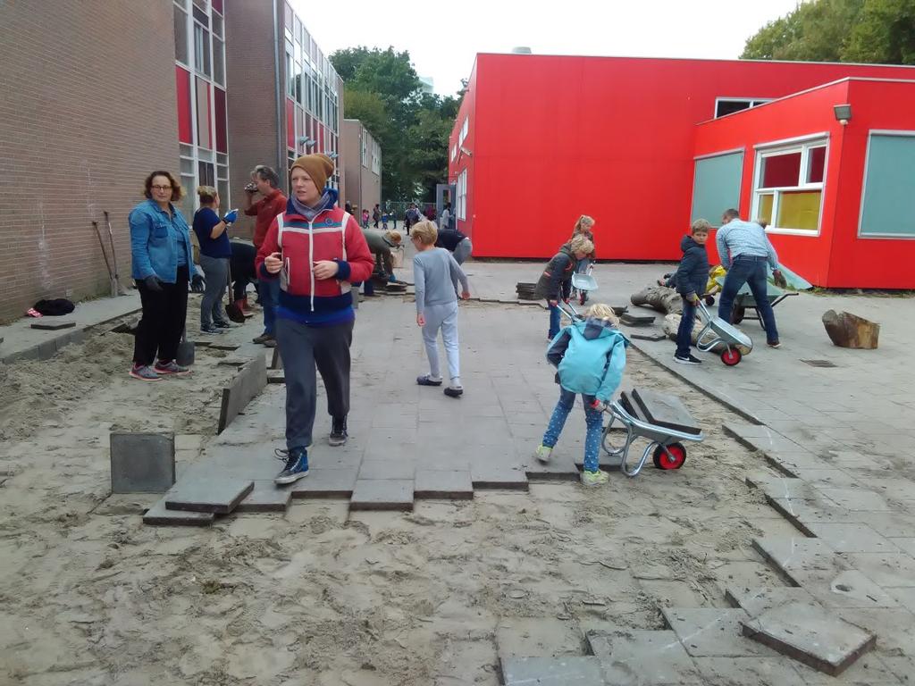 Volgende week woensdag 2 november verzamelen we om 13:15 uur weer op het schoolplein. Graag aanmelden op de intekenlijsten die op de prikborden naast de klassen hangen!