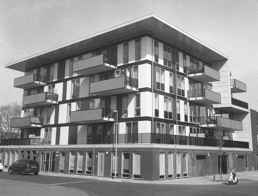 APPARTEMENTENBLOK OP DE HOEK VAN DE DRAAIWEG worpen door architect Dick van Gameren, aansluiting bij de kwaliteiten van de oorspronkelijke Staatsliedenbuurt.