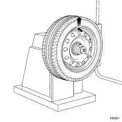 105871 a Monteer het wiel als volgt op het balanceerapparaat: - plateau van het balanceerapparaat (5), - bus met diameter 60 mm (6), - wiel (7), - spansysteem voor het wiel (8) (voor sommige