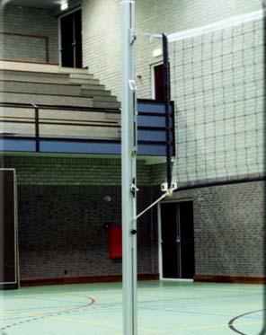 VOLLEYBAL VOLLEYBALPALEN EN TOEBEHOREN Aluminium volleybalpalen zijn onderhoudsvrij, traploos verstelbaar op iedere gewenste hoogte.