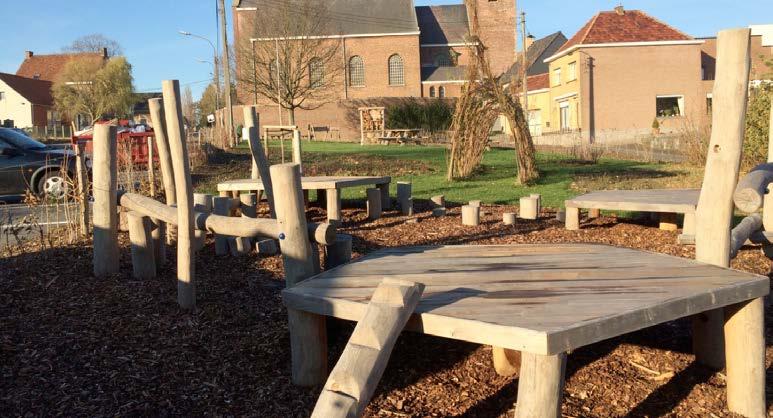 Wij integreren een kernversterkend dorpsgevoel binnen het woonuitbreidingsproject van de Decoenestraat (achter de kerk van Munkzwalm). Wij investeren verder in actief waterbeleid.