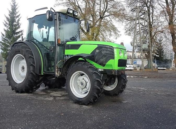 De tractor is hoofdzakelijk bedoeld voor park en tuin. Vooral bij gemeenten en fabrieksterreinen veelvuldig inzetbaar.