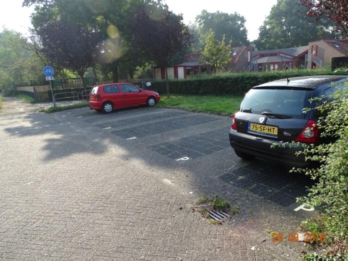 toegang via het voetpad fietspad langs de huidige school t Ronde b. toegang vanaf de Berkelwijk Ad. a.