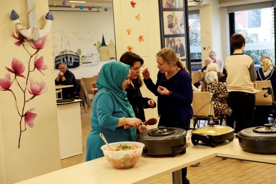 Oefenkansen Nederlands in 10 Gentse wijken dankzij 'Tuupe veur taal' Met 'Tuupe veur taal' creëert de Stad Gent samen met vier partners oefenkansen Nederlands voor anderstaligen in tien Gentse wijken.