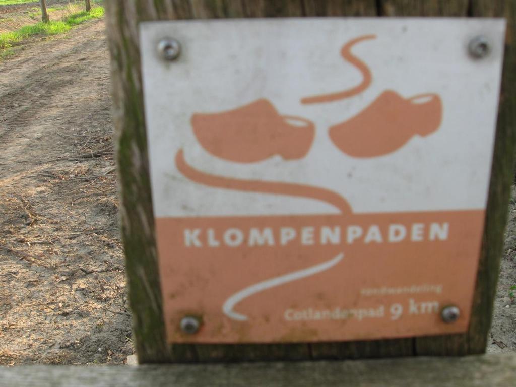 Mooie gemarkeerde klompenpaden routes door de bovenpolder en over Zuylestein en over Kolland. De parel Amerongen is een aaneenknoping van prachtige zaken die toeristen interesseren.