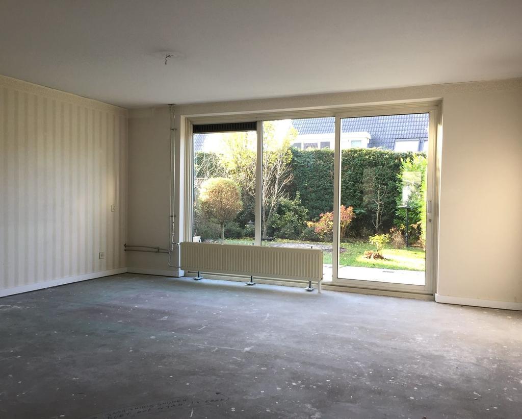 Kenmerken Soort Type Kamers Woonoppervlakte Perceeloppervlakte Inhoud eengezinswoning 2-onder-1- kapwoning 5 114 m² 225 m² 370 m³