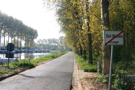 Flankererende maatregelen dringend Auto-minderen, een insleuving van de Expressweg, de Boeverietunnel breder maken en voor fietsers en voetgangers enkele aparte doorsteken onder spoorwegtallud,