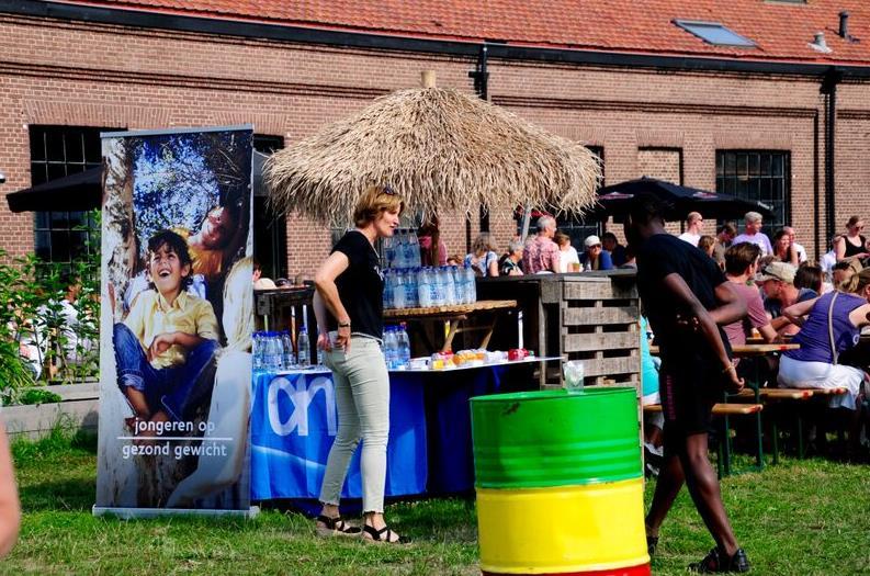 2017 - Resto VanHarte Alkmaar 7 Resto VanHarte heeft in 2017 in meerdere steden deze Sociale Foodfestivals onder de noemer Heel de Buurt Kookt georganiseerd.