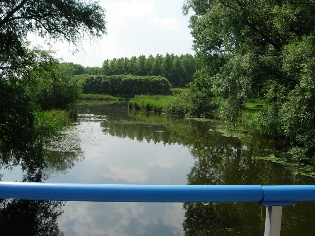 DHV/Grontmij toezichthouder op de waterkwaliteit van het oppervlaktewater op deze en overige zwemwaterlocaties in Zuid-Holland.