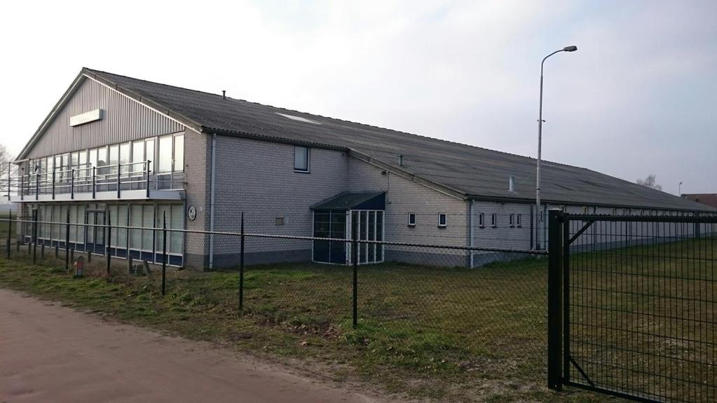 Het geheel is op een goed bereikbare locatie gelegen, nabij diverse bekende hippische handelsstallen, het Equestrian Centre De Peelbergen in Sevenum en snelwegen