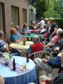 Helaas hadden s morgens enkele leden zich afgemeld vanwege ziekte, dus reisden we met 10 personen naar Leerdam, waar we rond 10.30 uur arriveerden.