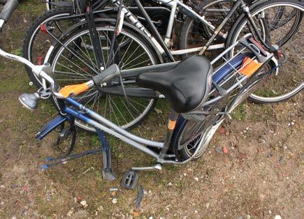 Een fietswrak kan op grond van de Afvalstoffenverordening als foutief aangeboden afval worden afgevoerd.