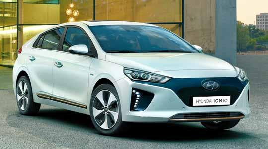 Hyundai IONIQ Electric - Uitvoeringen Comfort - standaarduitrusting Geïntegreerd navigatiesysteem met gratis navigatiekaart-updates* Achteruitrijcamera met dynamische hulplijnen Apple CarPlay