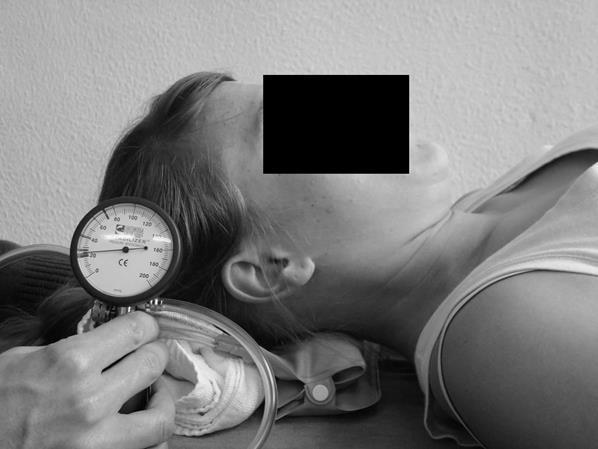 CWK dysfunctie en tinnitus Nekonderzoek: - Kracht en uithouding diepe nekflexoren Craniocervical flexion test (Jull