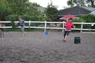 Hee allemaal! 6 juli was het dan zover, we gingen op ponykamp. Om 10 uur stond iedereen klaar bij de club, alle spullen waren ingepakt en we konden vertrekken naar de Duinrand.