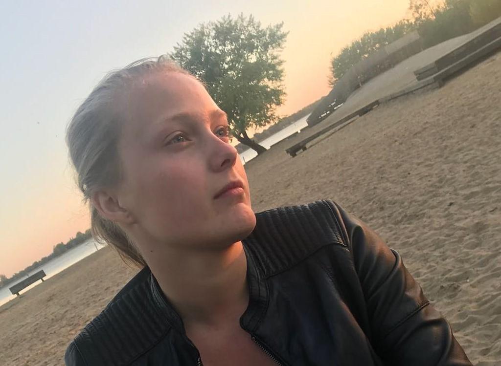 Jacky Bernardt bi H5 NG biol jackybernardt@icloud.com hoi, ik ben Jacky en ik hoop jou te helpen met biologie. Sinds de 3e klas vind ik biologie erg leuk en nu l ik arts worden.